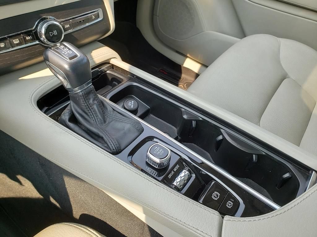 Used 2020 Volvo XC90 T6 Momentum AWD/4WD image 26
