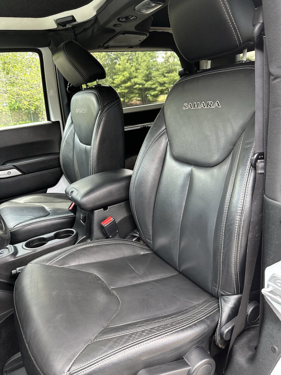 Used 2016 Jeep Wrangler Sahara w/ Connectivity Group image 32