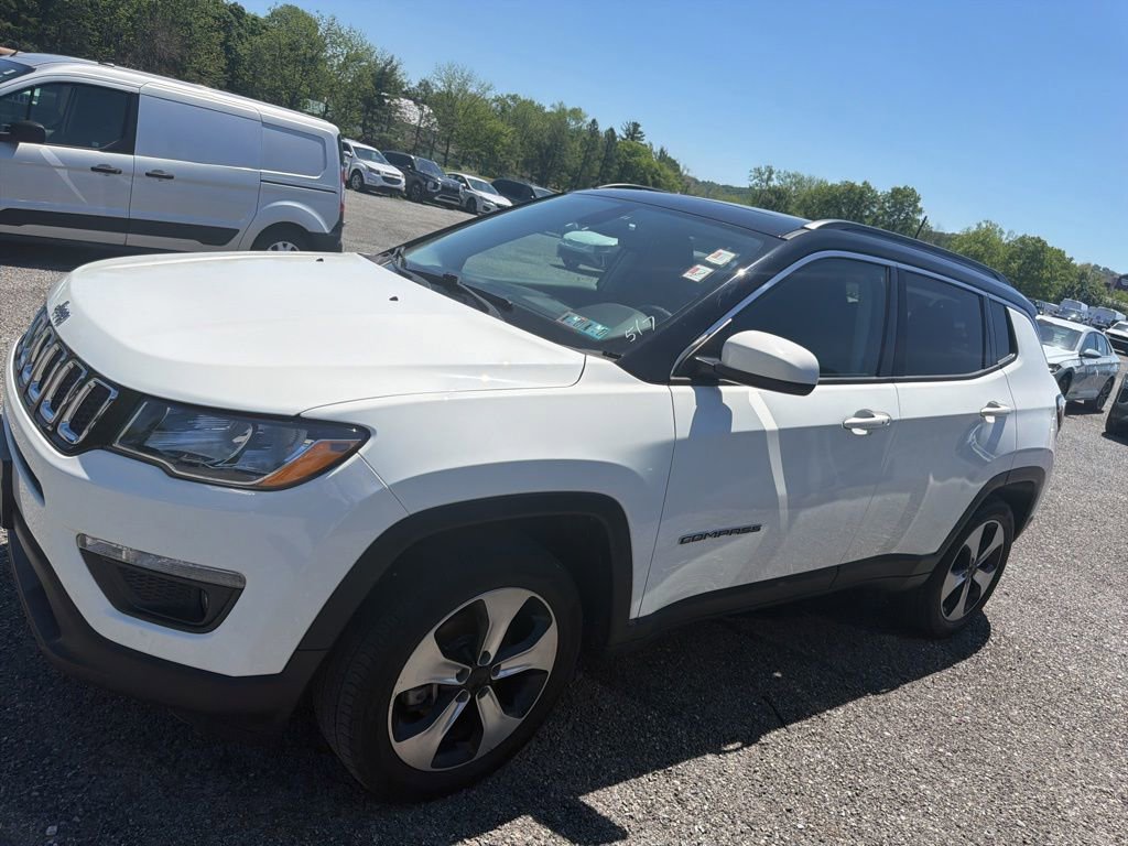 Used 2018 Jeep Compass Latitude w/ Popular Equipment Group AWD/4WD image 3