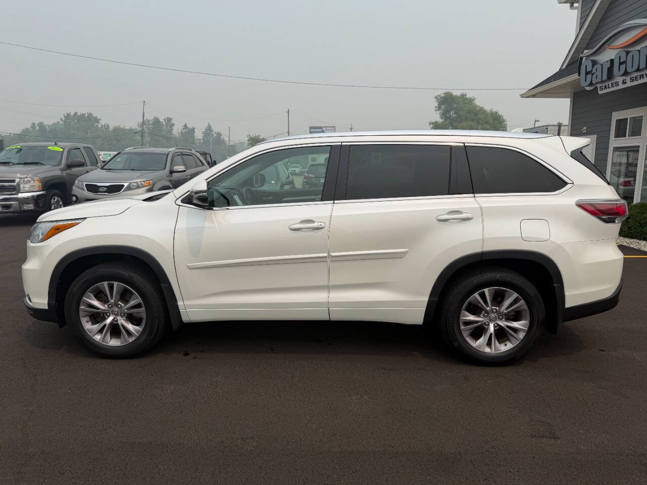 Used 2015 Toyota Highlander XLE AWD/4WD image 2