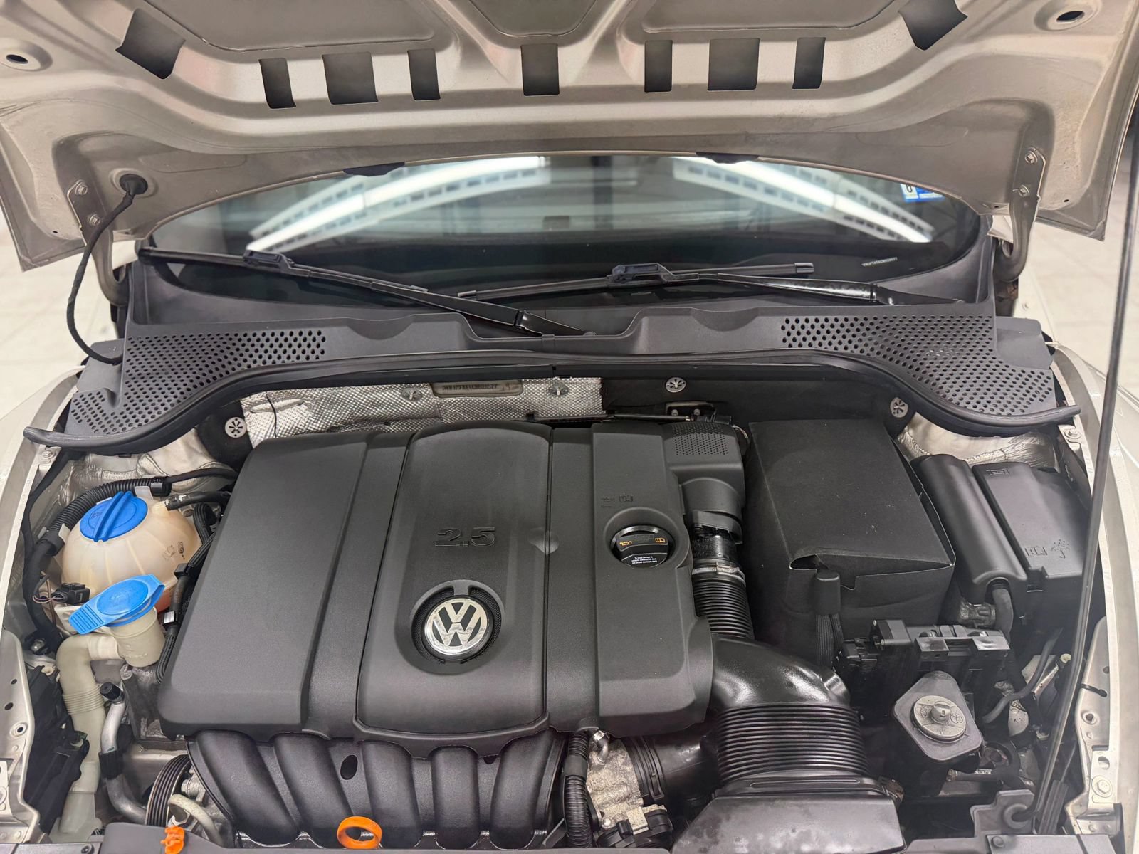 Used 2012 Volkswagen Beetle 2.5 FWD image 27