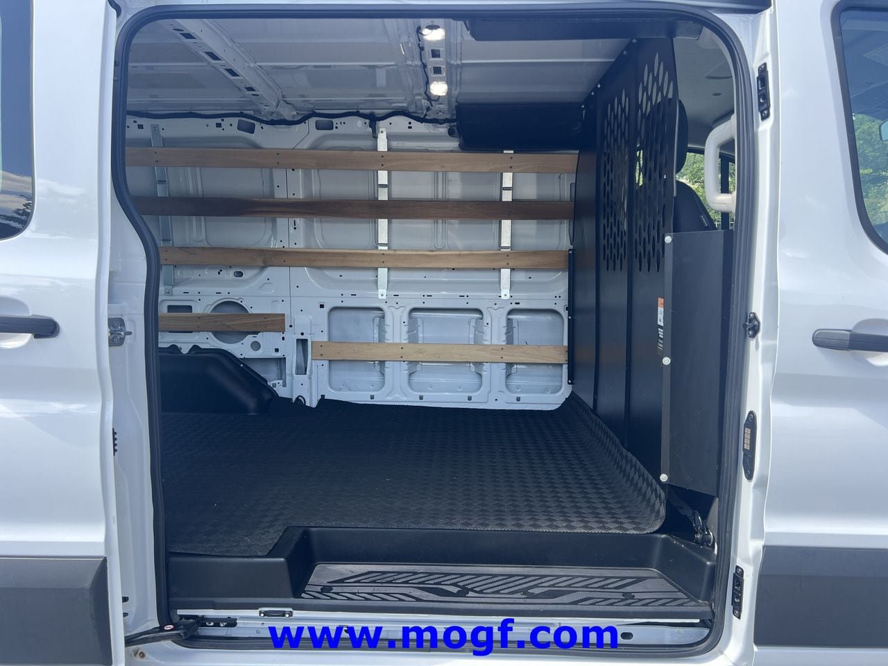 Used 2025 Ford Transit 250 Low Roof w/ Exterior Upgrade Package RWD image 19