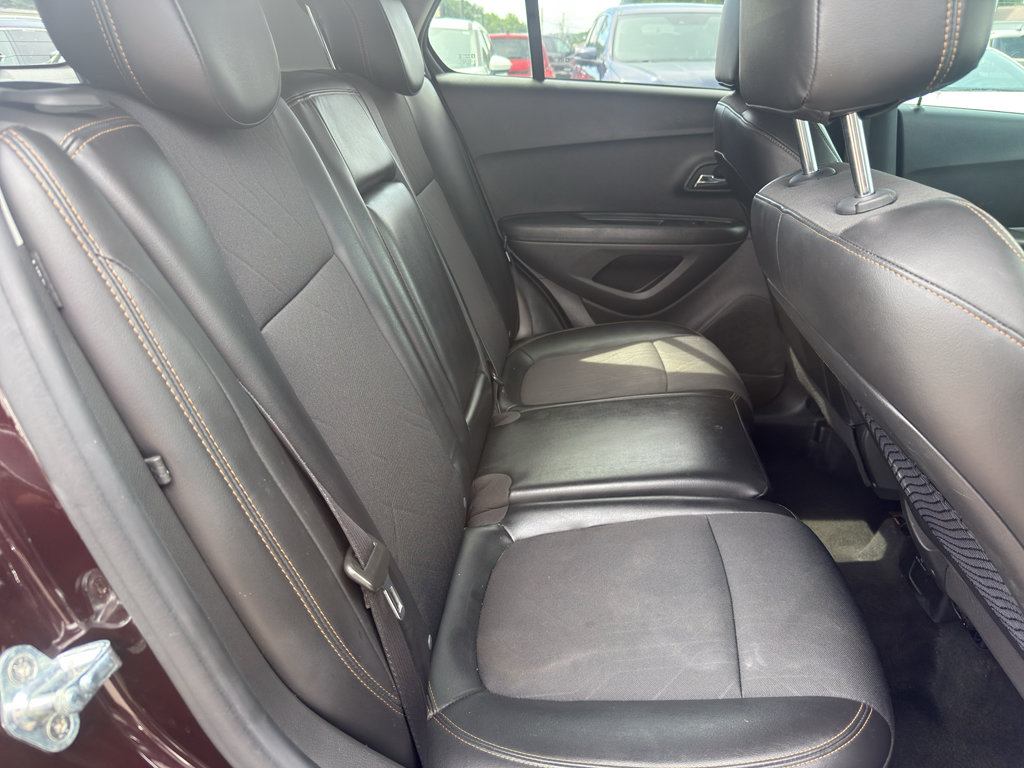 Used 2021 Chevrolet Trax LT AWD/4WD image 12
