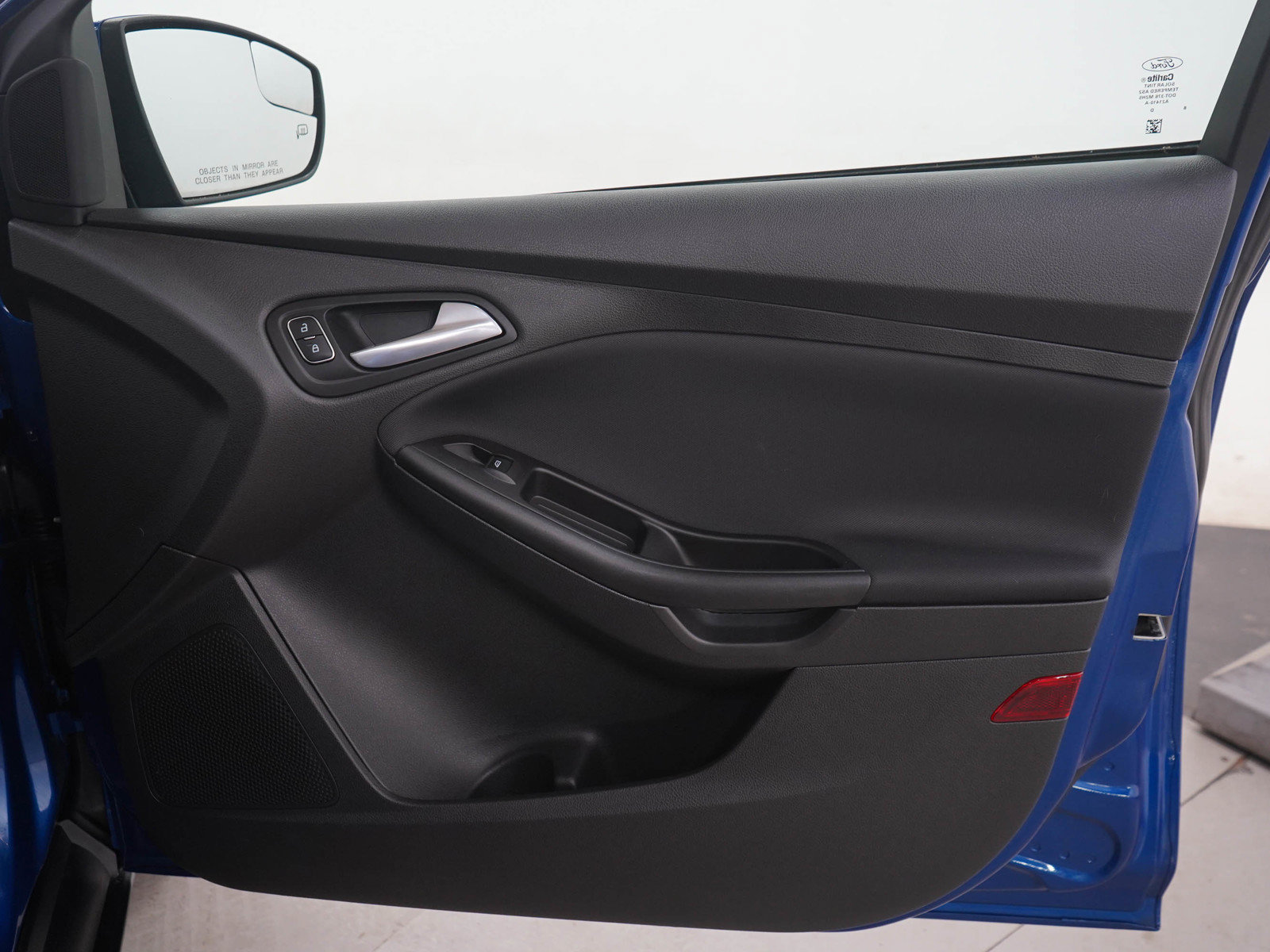 Used 2018 Ford Focus SE w/ SE Appearance Package FWD image 9