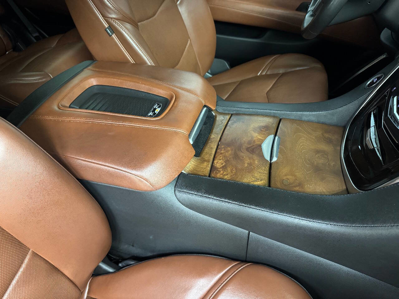 Used 2020 Cadillac Escalade Premium Luxury AWD/4WD image 39