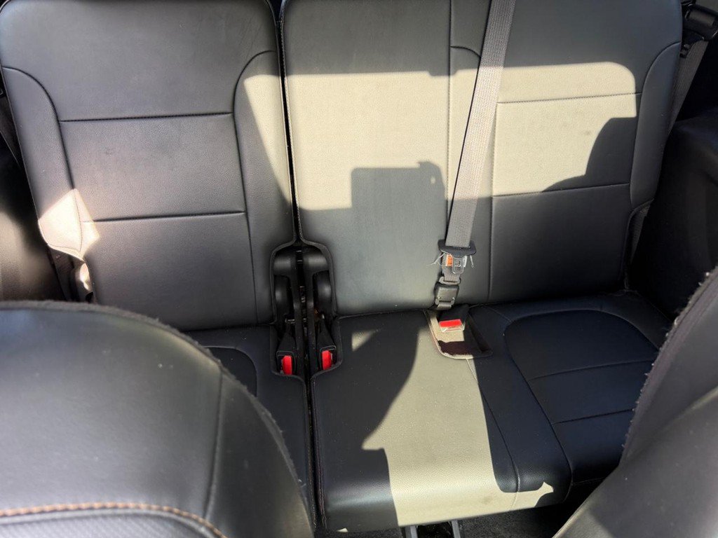 Used 2020 Chevrolet Traverse Premier w/ LPO, Blackout Package FWD image 11