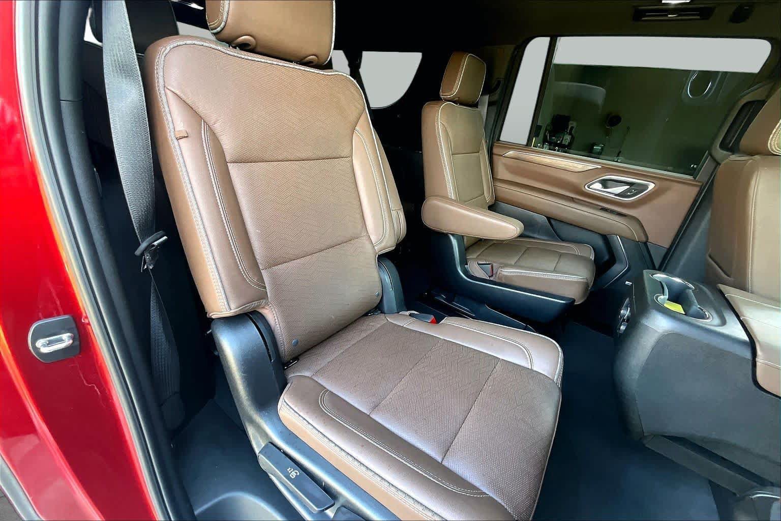 Used 2023 Chevrolet Suburban High Country AWD/4WD image 18