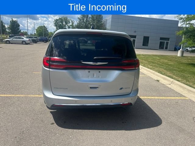 Used 2023 Chrysler Pacifica Limited FWD image 5