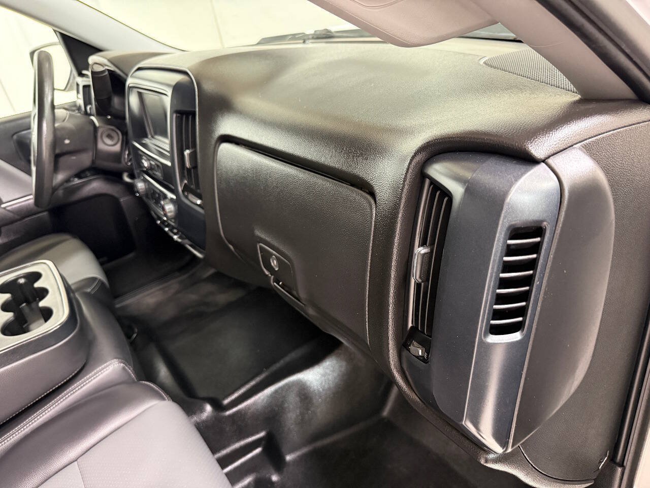 Used 2018 Chevrolet Silverado 1500 W/T RWD image 26