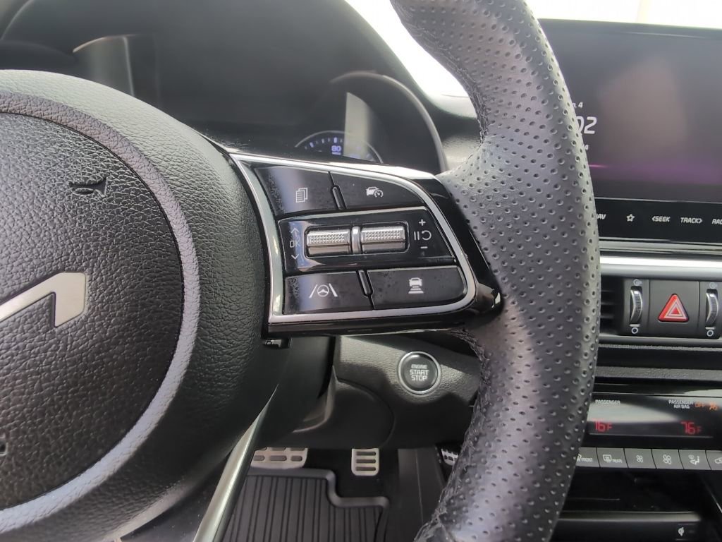 Used 2023 Kia Forte GT-Line w/ GT-Line Premium Package FWD image 17