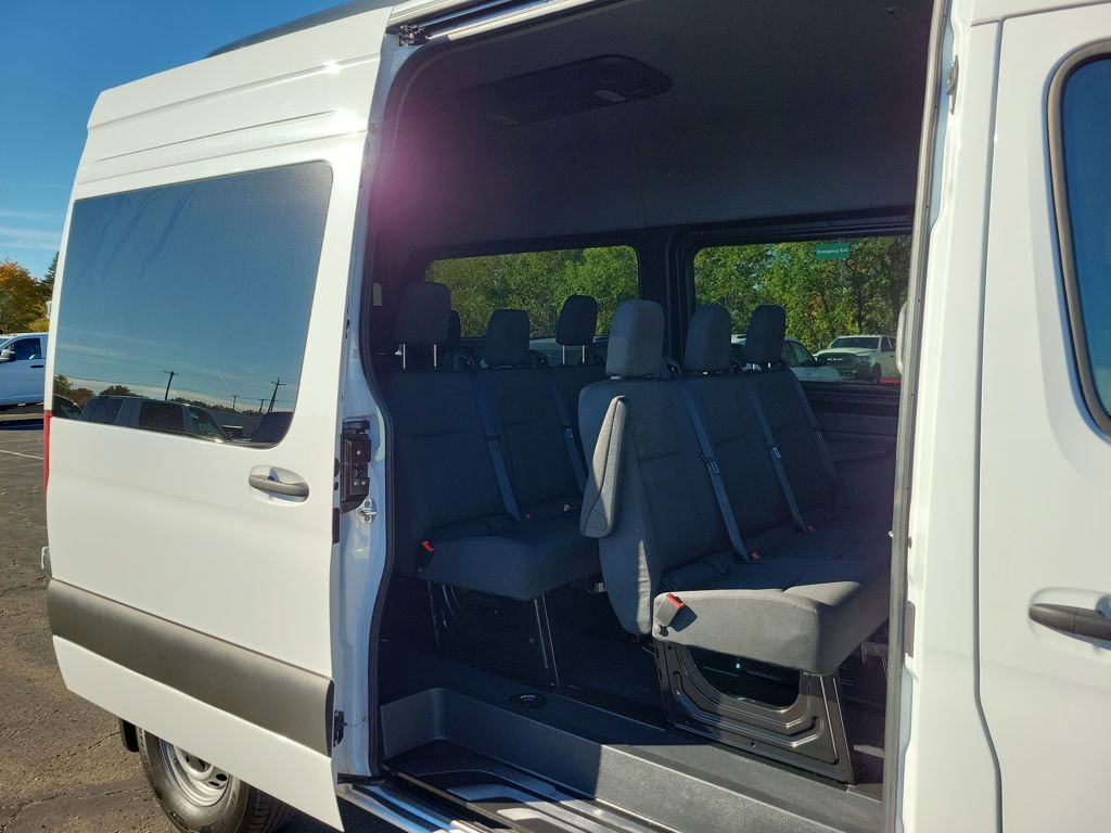 Used 2025 Mercedes-Benz Sprinter 2500 image 39