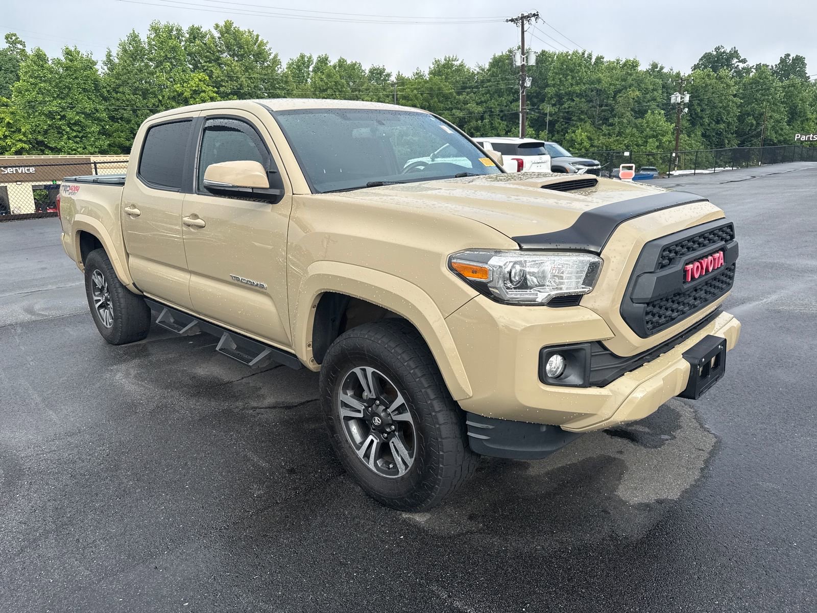 Used 2017 Toyota Tacoma TRD Sport AWD/4WD image 5