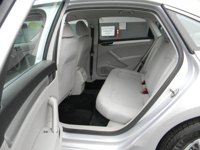 Used 2017 Volkswagen Passat 1.8T S image 13