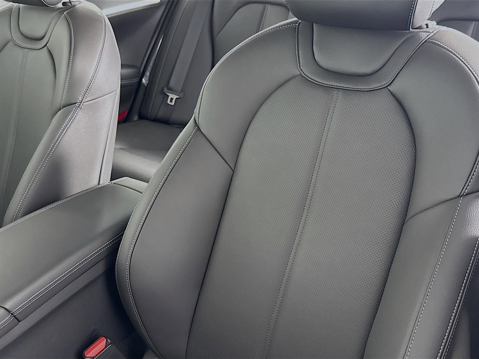 New 2026 Genesis G70 2.5T image 21