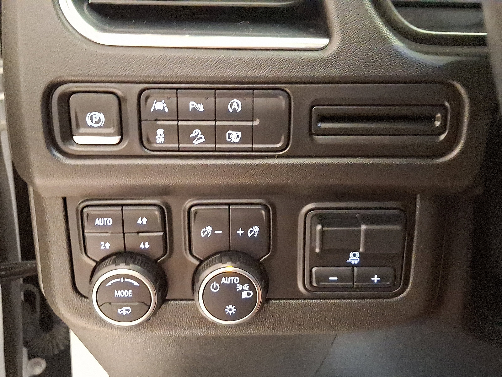 Used 2023 Chevrolet Tahoe Z71 w/ Z71 Off-Road Package AWD/4WD image 25