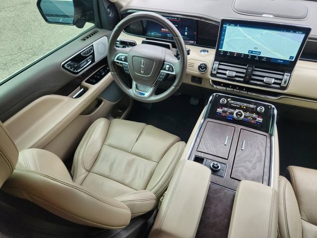 Certified 2023 Lincoln Navigator Reserve AWD/4WD image 12