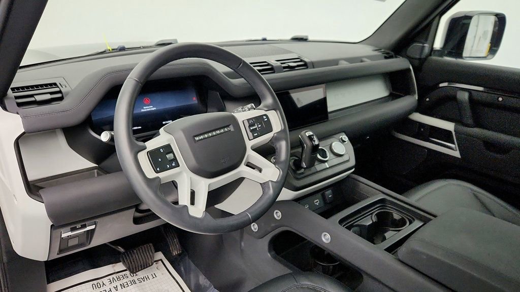Used 2023 Land Rover Defender 90 SE image 12
