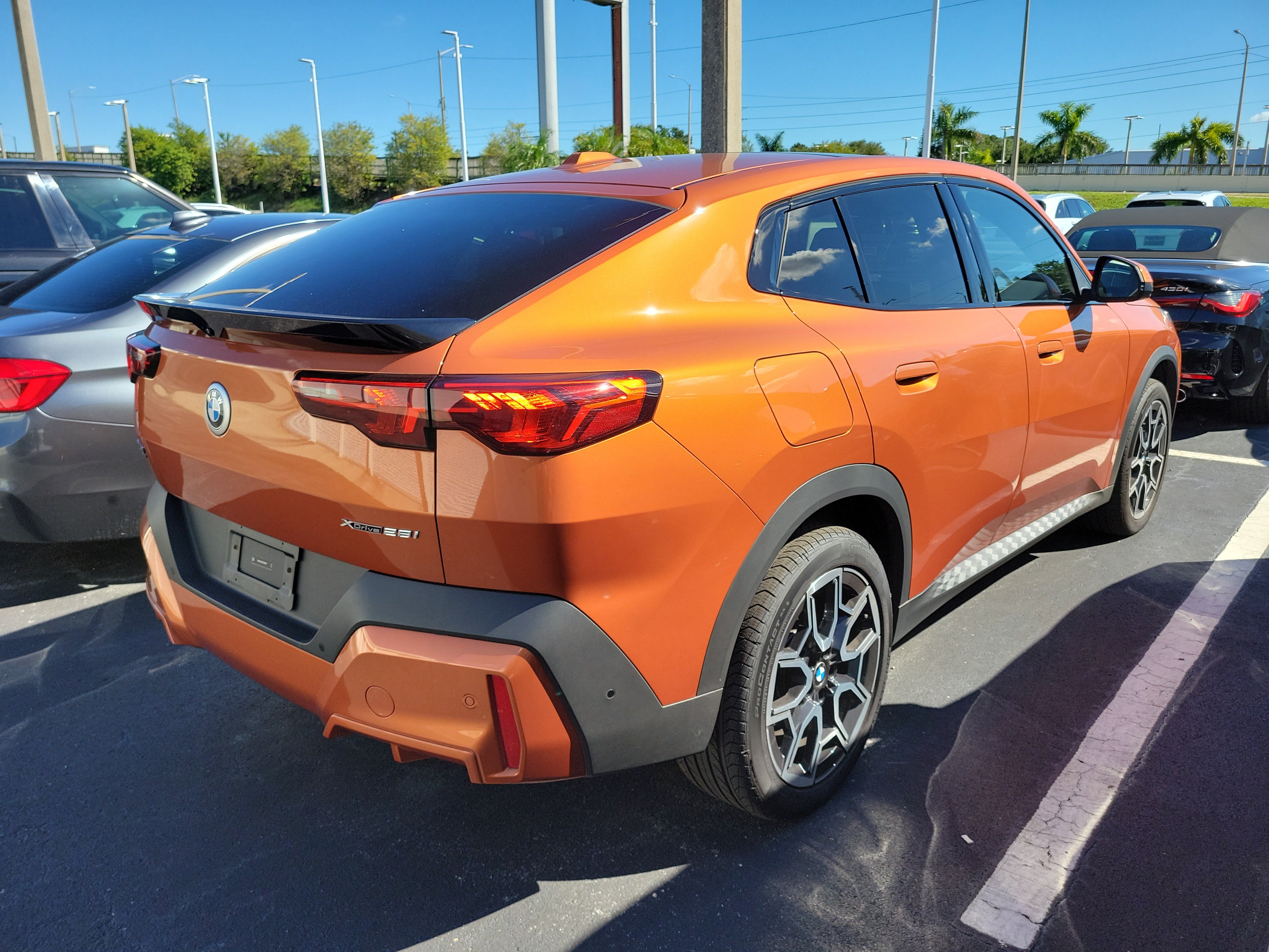 Used 2025 BMW X2 xDrive28i AWD/4WD image 3