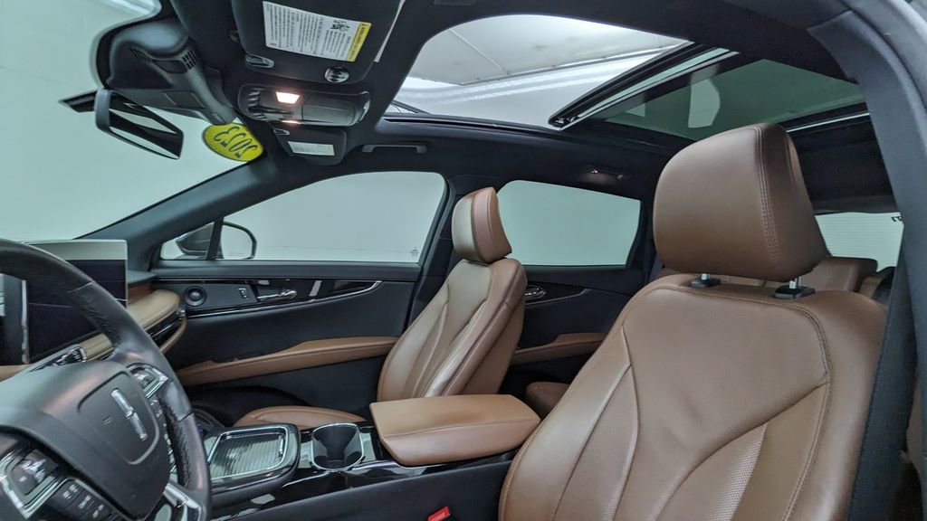 Used 2023 Lincoln Nautilus Reserve w/ Luxury Package image 3