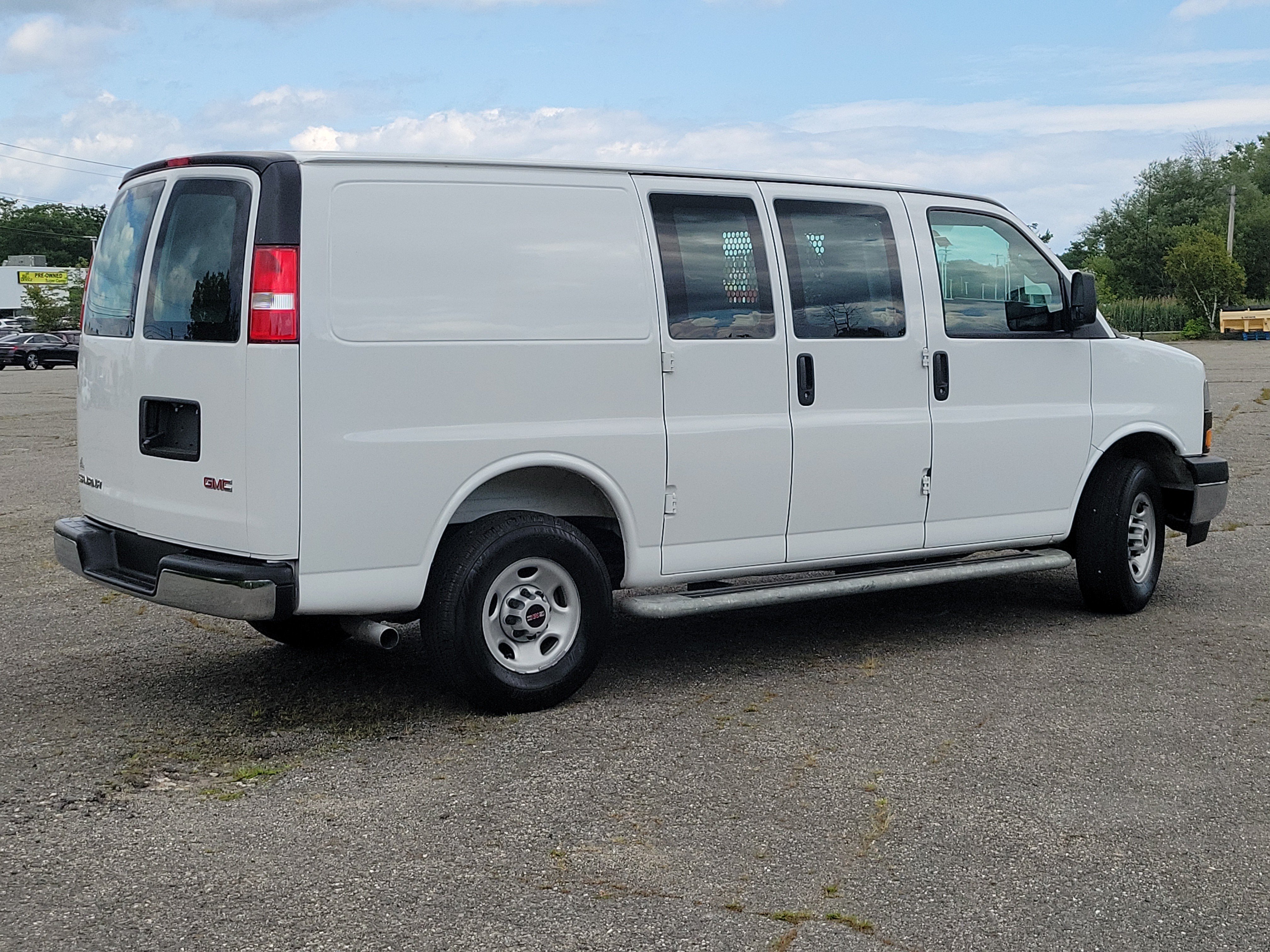 Used 2025 GMC Savana 2500 w/ Driver Convenience Package RWD image 5