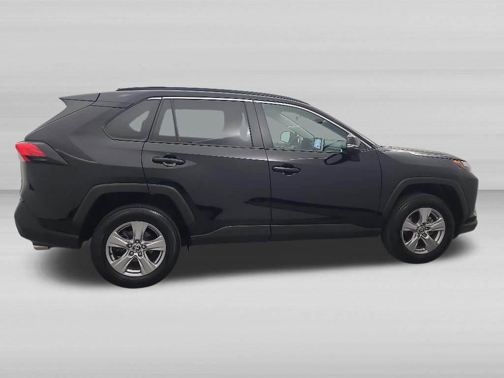 Used 2025 Toyota RAV4 XLE AWD/4WD image 3