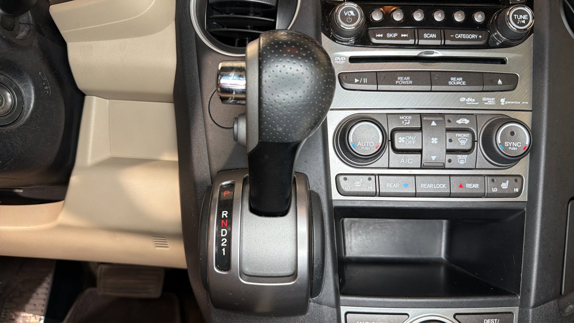 Used 2015 Honda Pilot Touring image 22