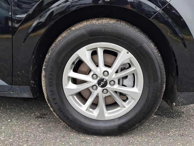 Certified 2023 Kia Carnival LX FWD image 7