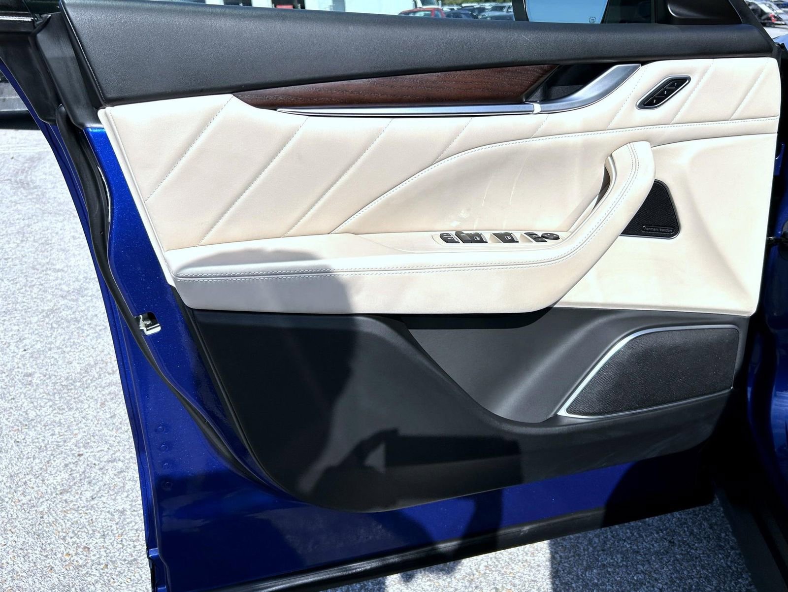 Used 2019 Maserati Levante GranLusso image 9