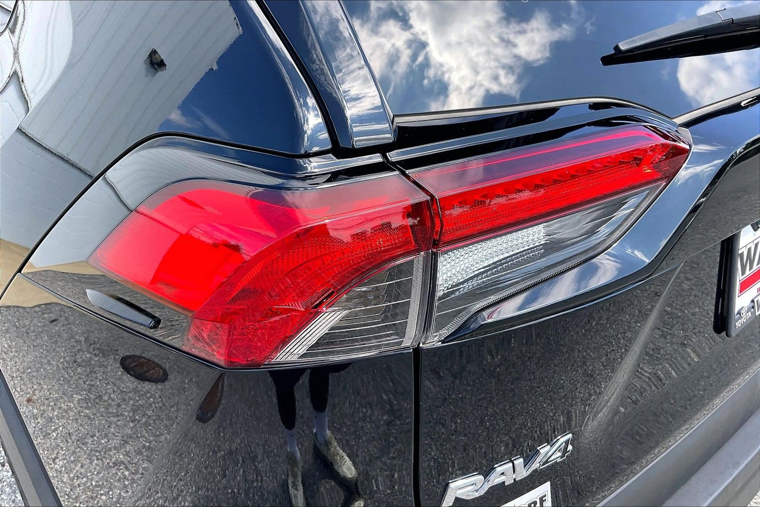Used 2025 Toyota RAV4 XLE AWD/4WD image 33