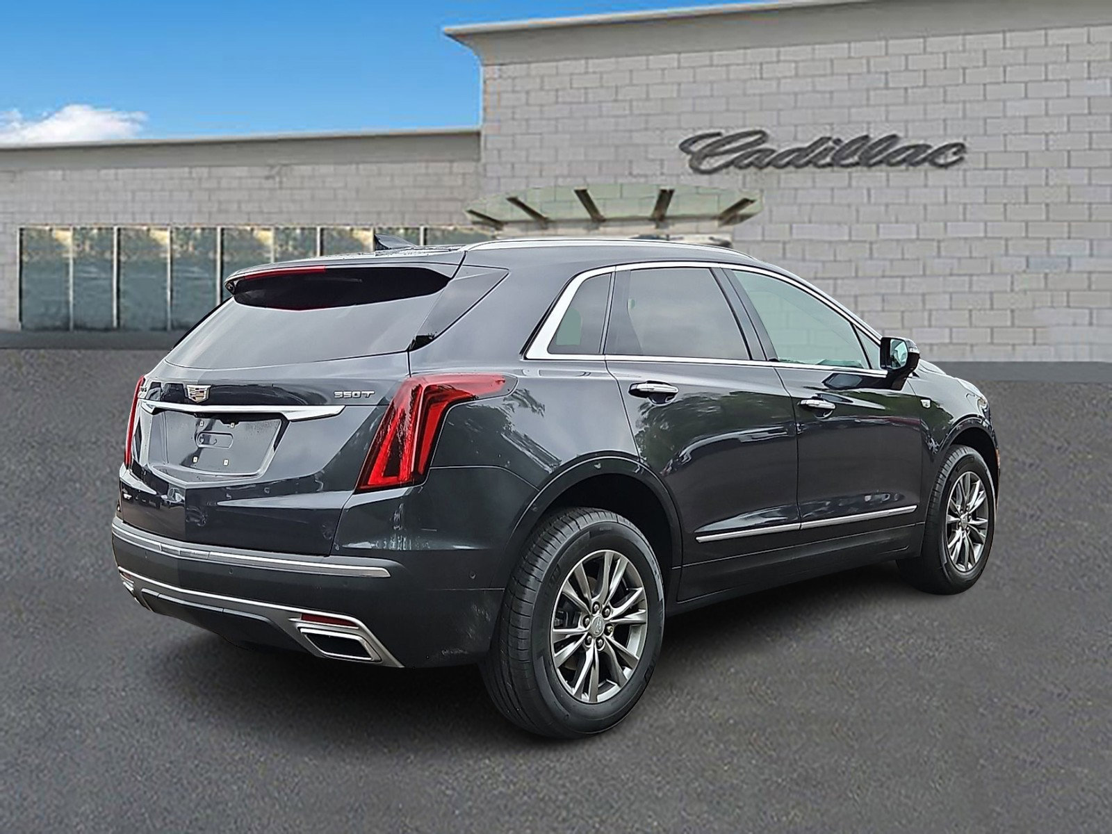 Used 2022 Cadillac XT5 Premium Luxury w/ Technology Package AWD/4WD image 4