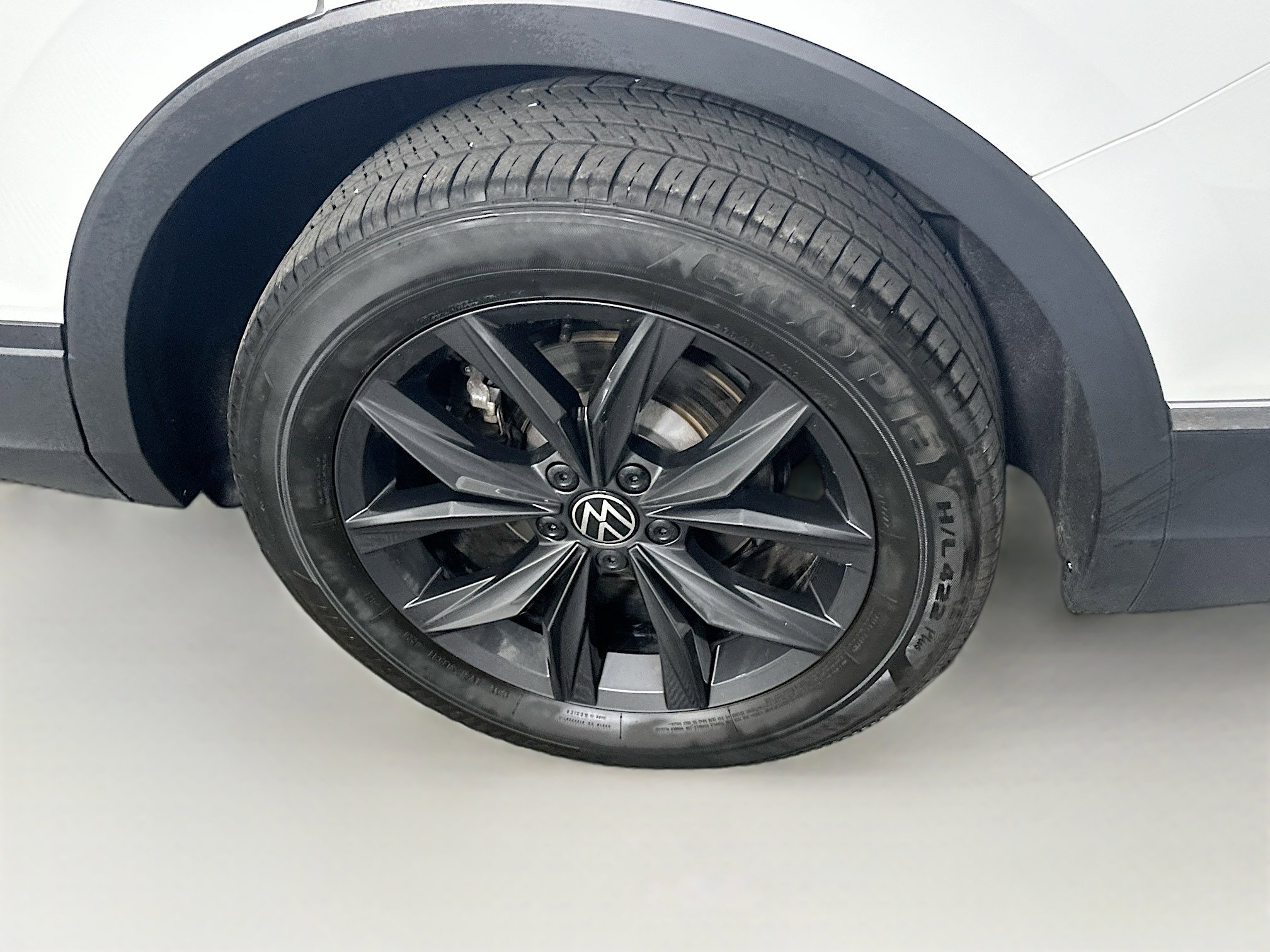 Used 2024 Volkswagen Tiguan SE image 11