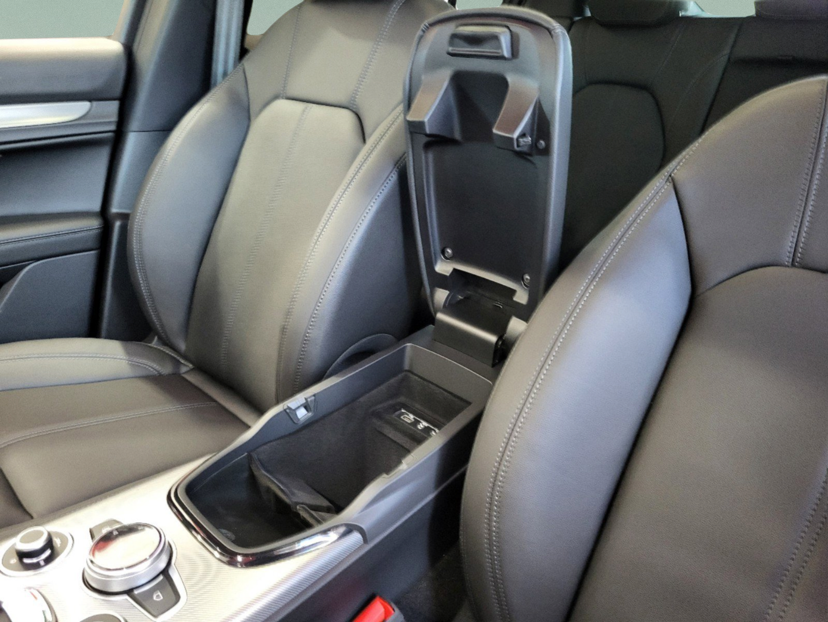 New 2025 Alfa Romeo Stelvio Sprint AWD/4WD image 44