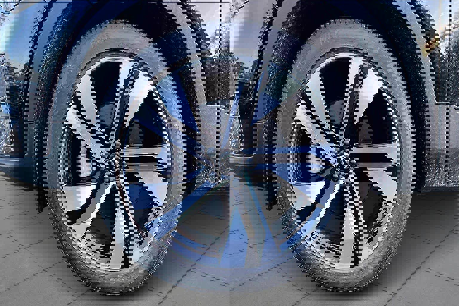 Certified 2024 Volvo XC40 B5 Plus w/ Protection Package Premier image 10