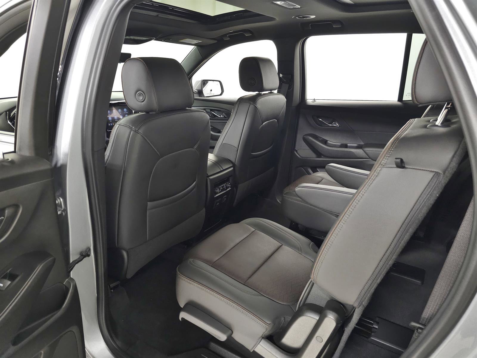 Used 2023 Chevrolet Traverse High Country w/ LPO, Floor Liner Package AWD/4WD image 37