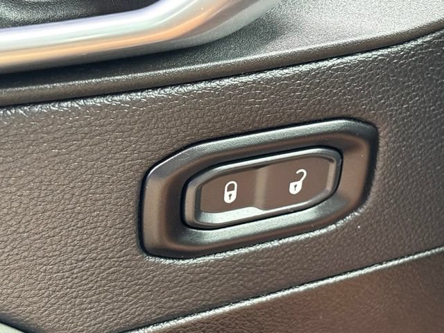 Used 2025 Jeep Gladiator Mojave AWD/4WD image 21