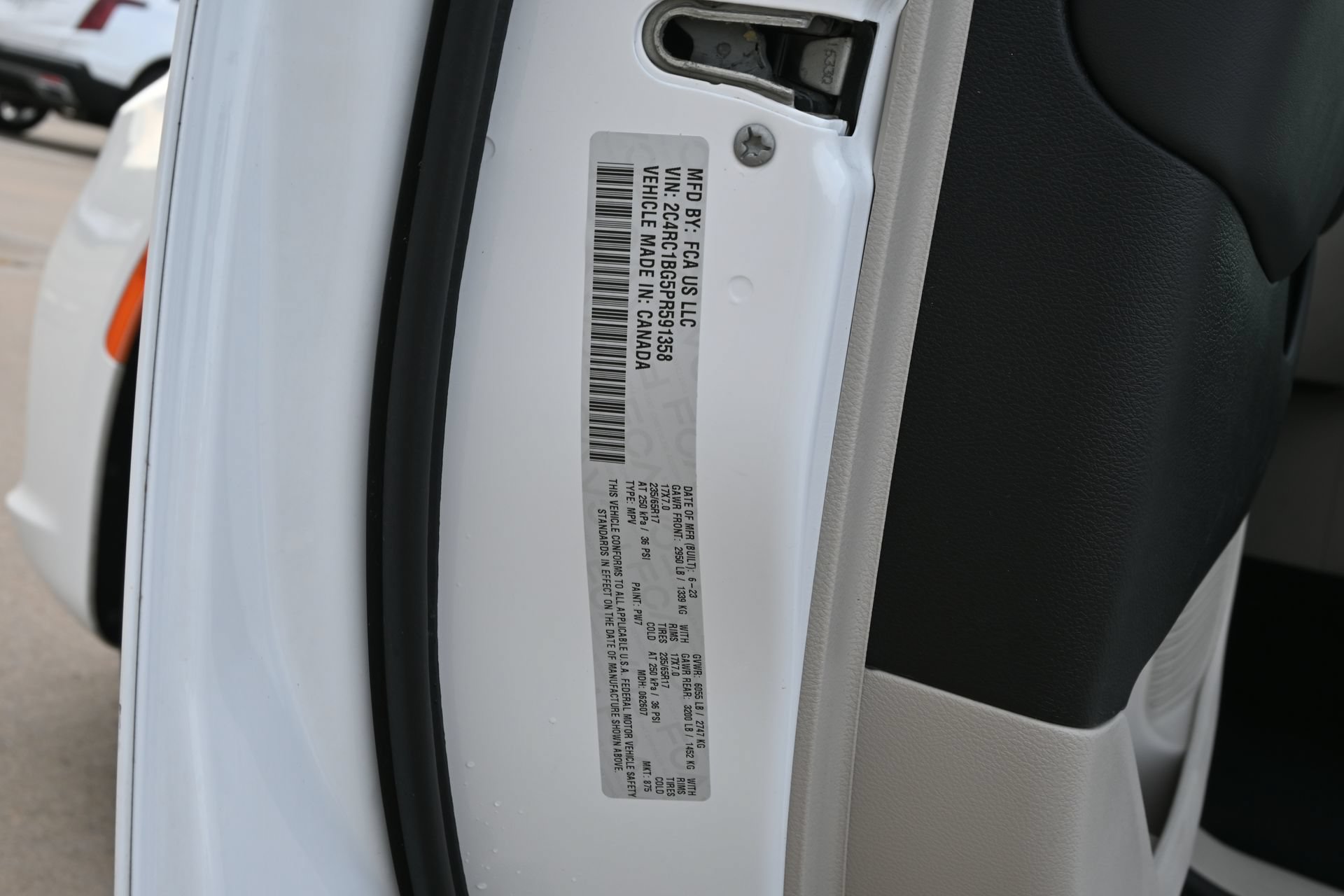 Used 2023 Chrysler Pacifica Touring-L FWD image 30