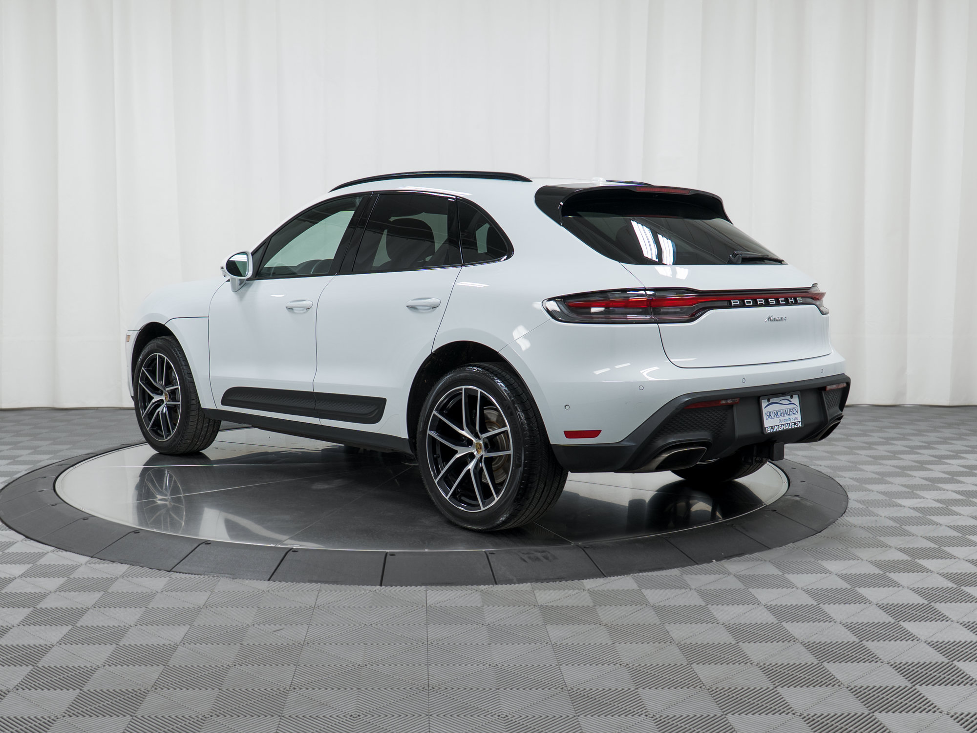 Certified 2023 Porsche Macan AWD/4WD image 3