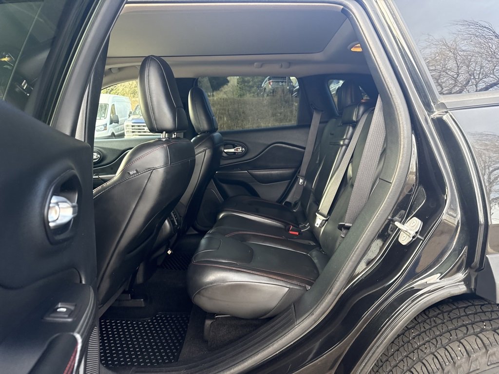 Used 2016 Jeep Cherokee Trailhawk w/ Comfort/Convenience Group image 19