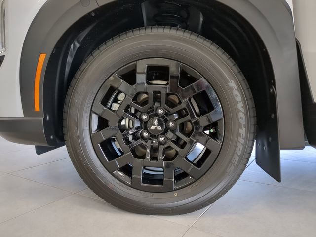 New 2025 Mitsubishi Outlander AWD image 35