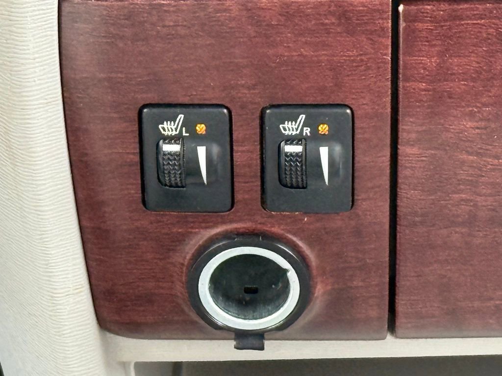 Used 2013 Toyota Sienna XLE image 23