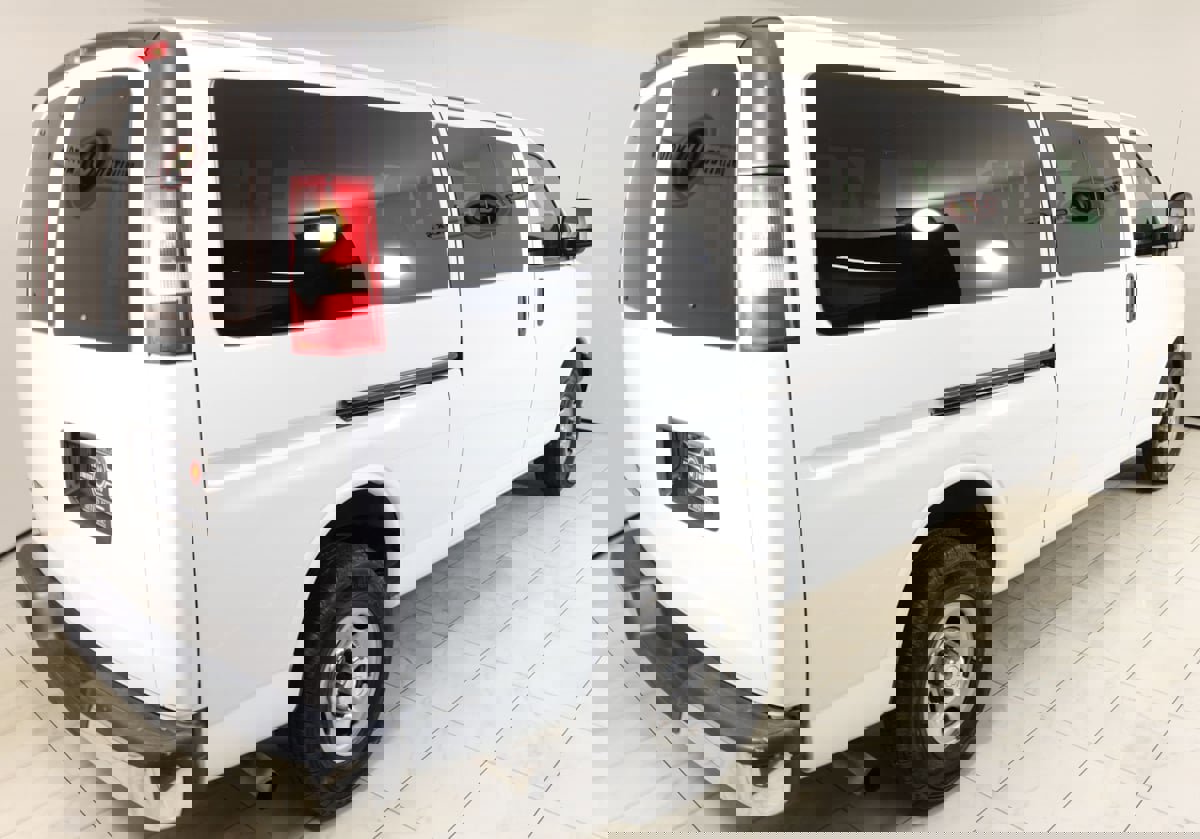 Used 2019 Chevrolet Express 3500 LT w/ LT Preferred Equipment Group RWD image 3