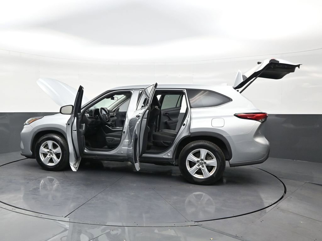 Used 2020 Toyota Highlander L image 31