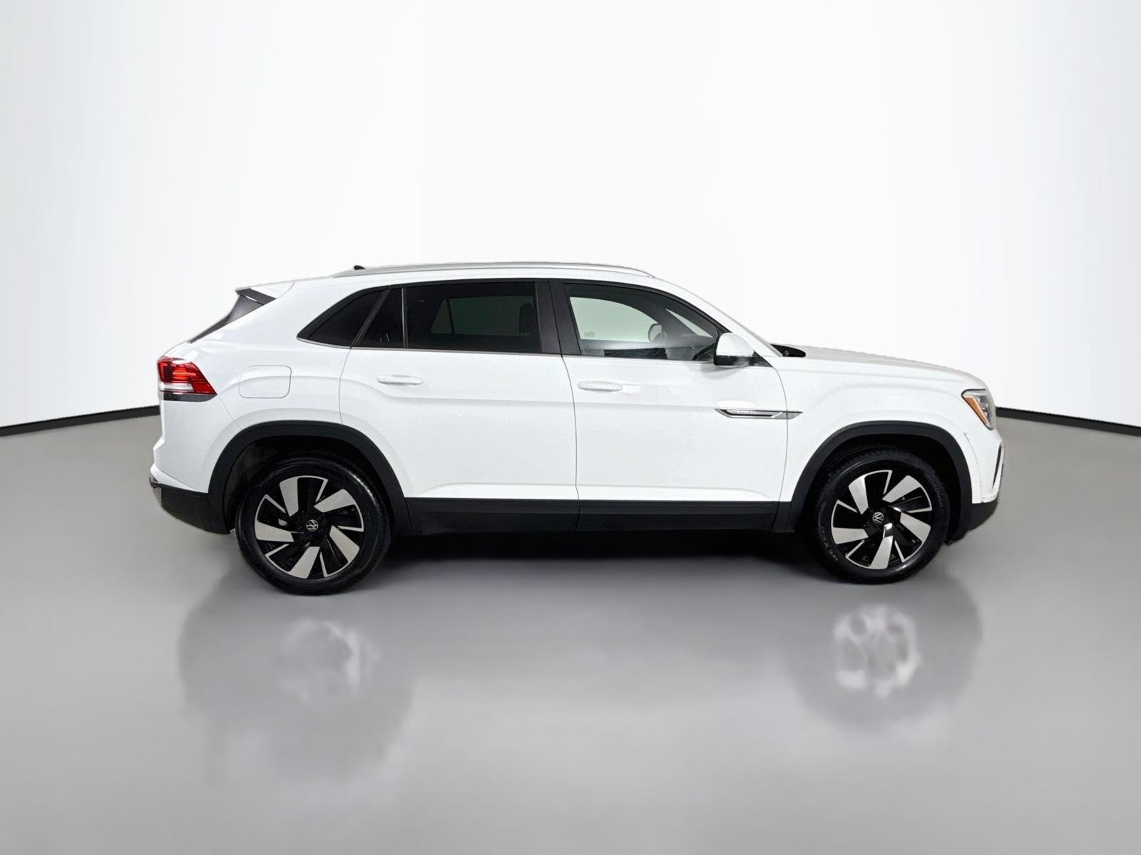 Certified 2024 Volkswagen Atlas Cross Sport SE AWD/4WD image 8