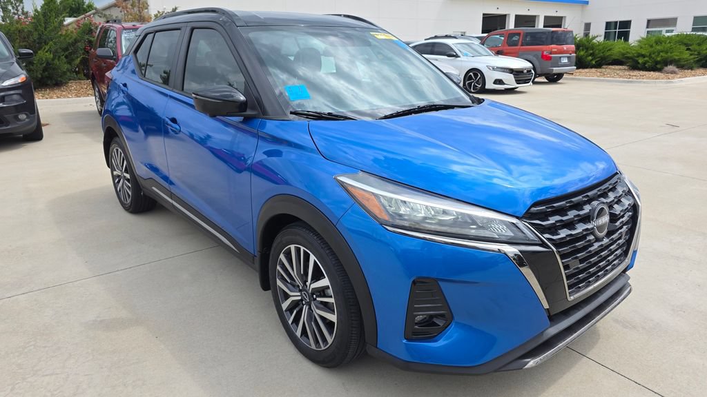 Used 2023 Nissan Kicks SR w/ SR Premium Package FWD image 7