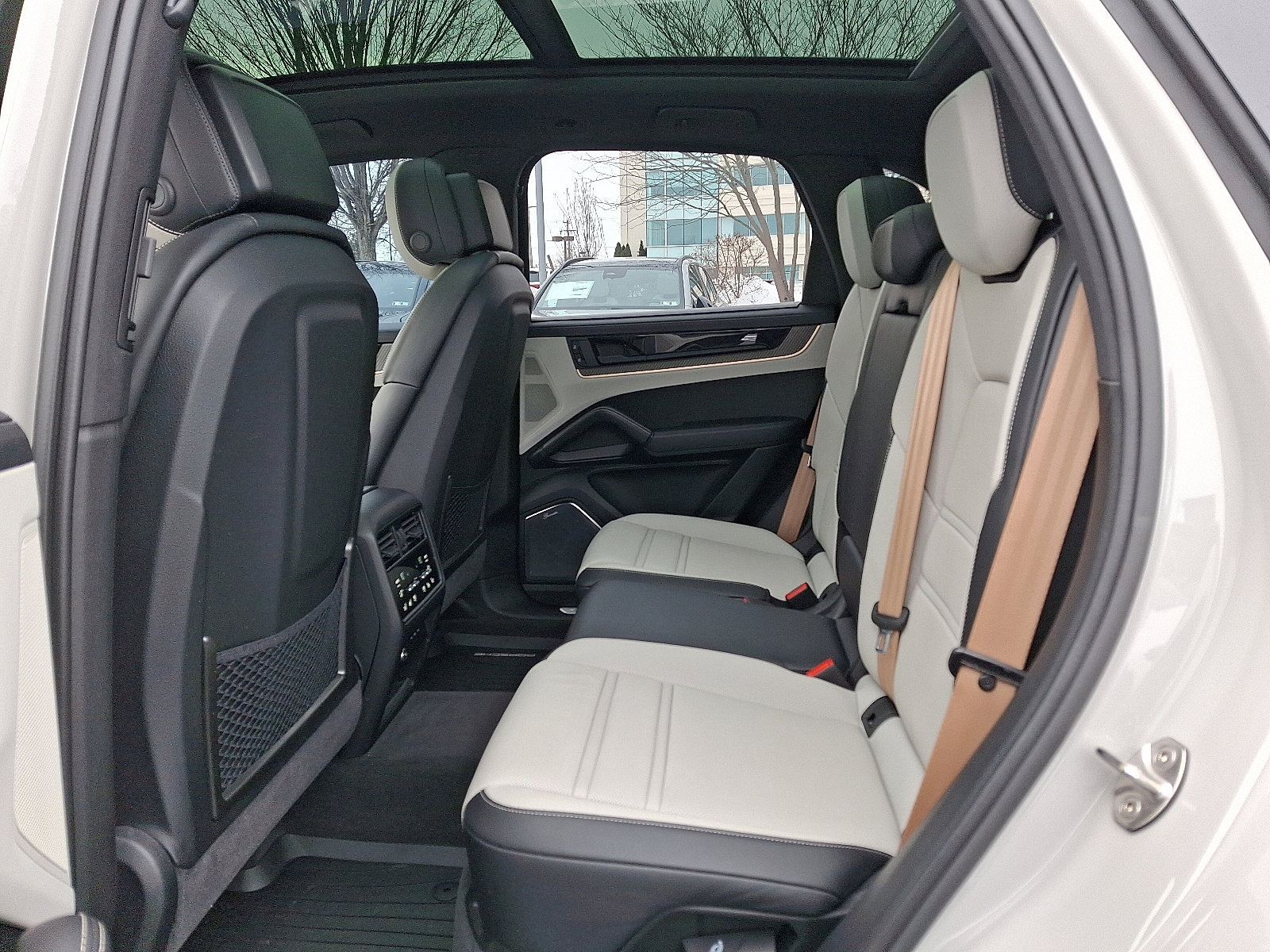 Used 2024 Porsche Cayenne S image 10