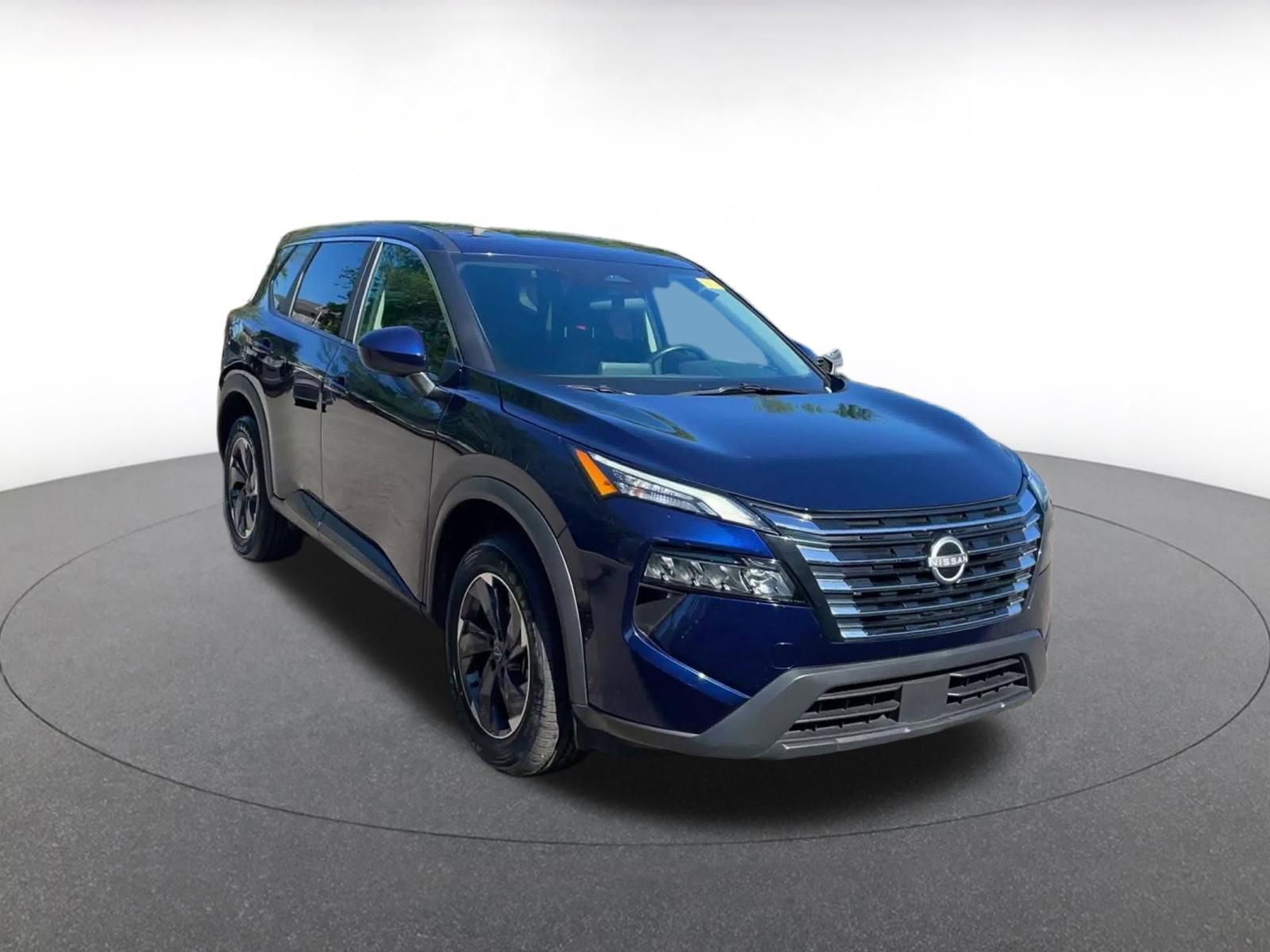 Used 2025 Nissan Rogue SV FWD image 2