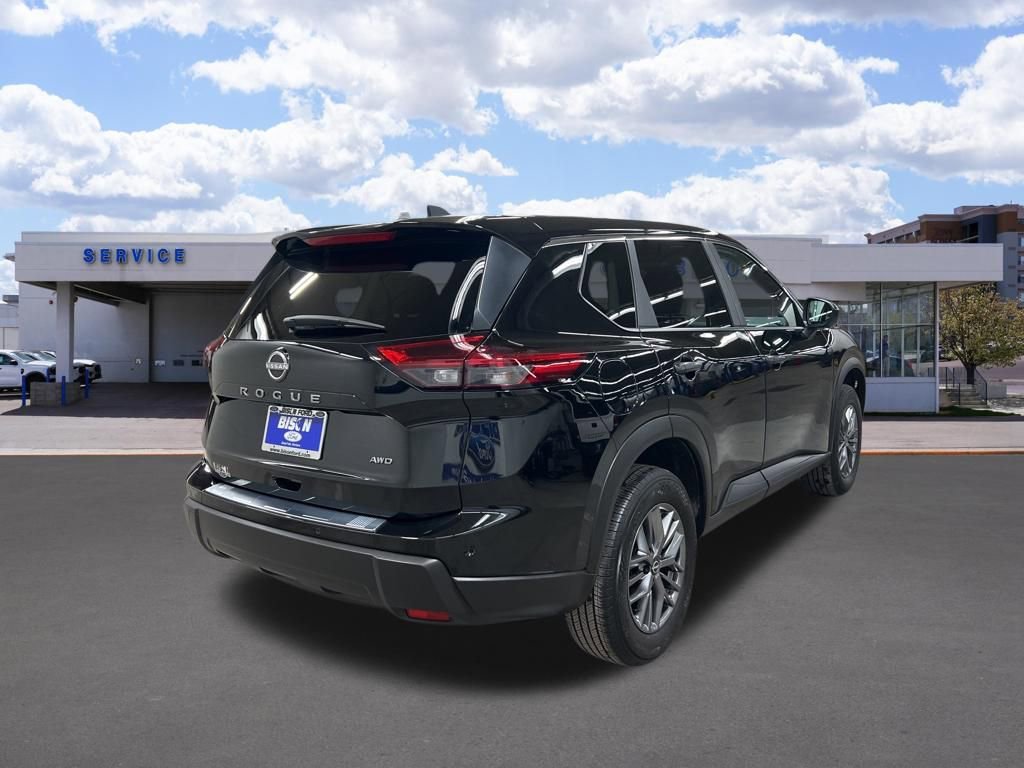 Used 2024 Nissan Rogue S image 3