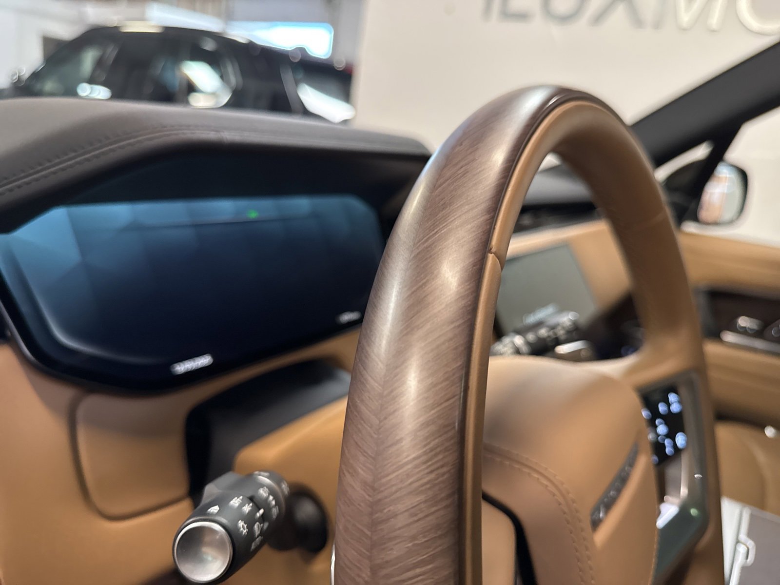 Used 2025 Land Rover Range Rover Long Wheelbase SE image 12