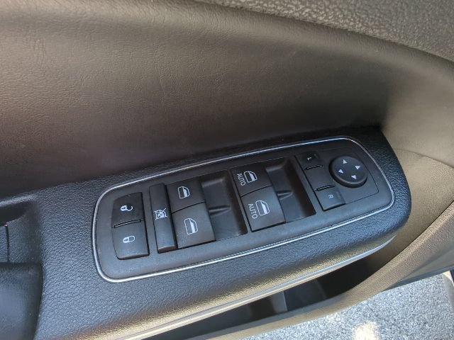 Certified 2023 Chrysler 300 S RWD image 13
