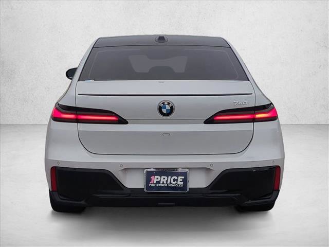 Used 2023 BMW 740i w/ Parking Assistance Package image 7